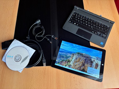 Laptop tablet mit kabel und - laptop/tablet,